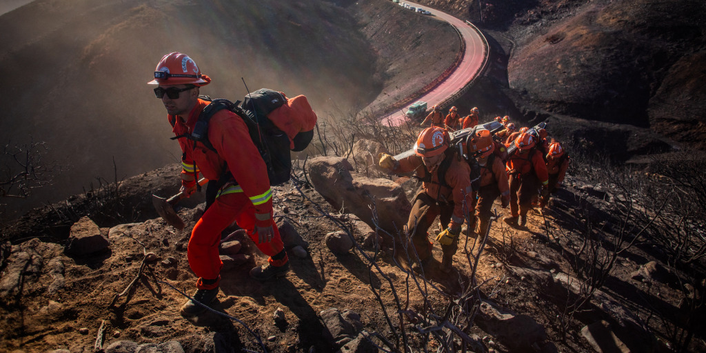 A comprehensive new report on last year’s Los Angeles area wildfires describes breakdowns in coordination between the fire department, police and other responders.