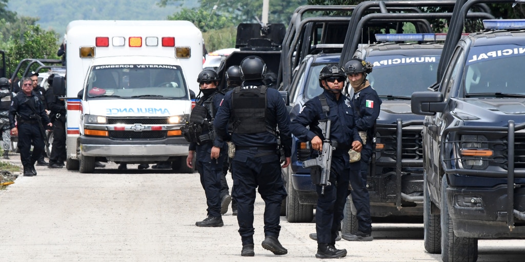 A deadly riot breaks out during family visiting hours at a prison in the state of Sinaloa in northwestern Mexico, state authorities say.
