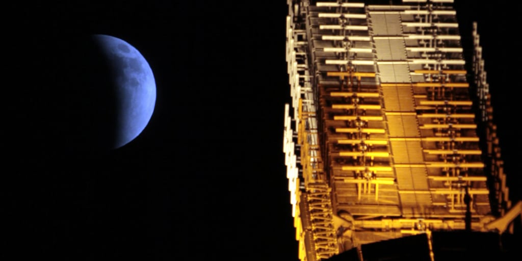 6C7971526-pb-111210-lunar-