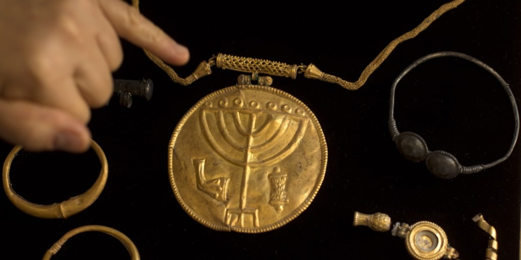 jewish medallion pendant