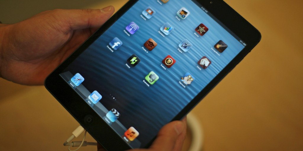 Los Angeles schools halt off-campus iPad use after students