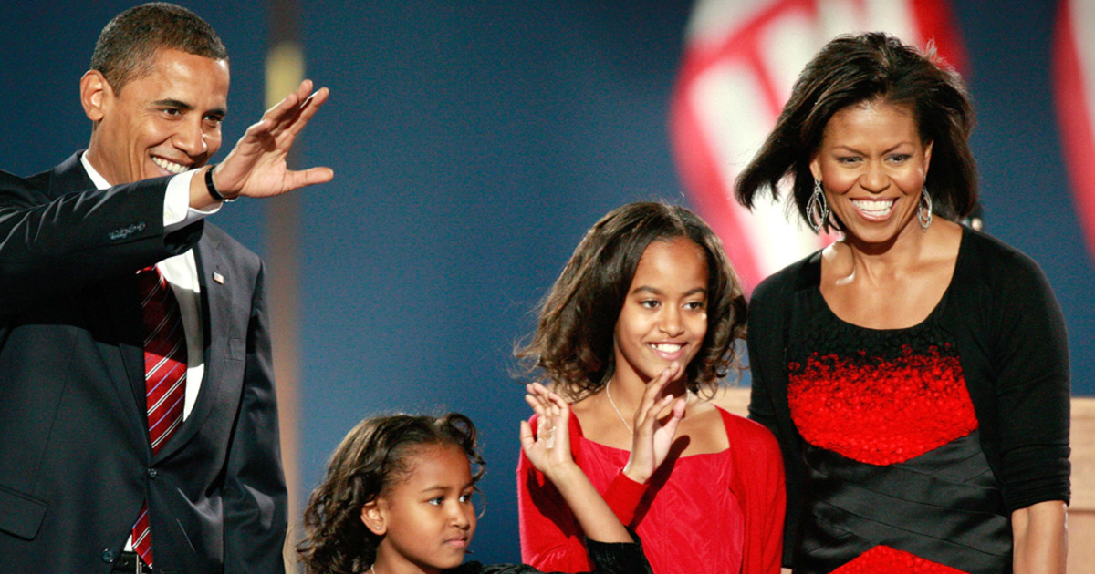 081104-obama-family-hmed-915p.jpg