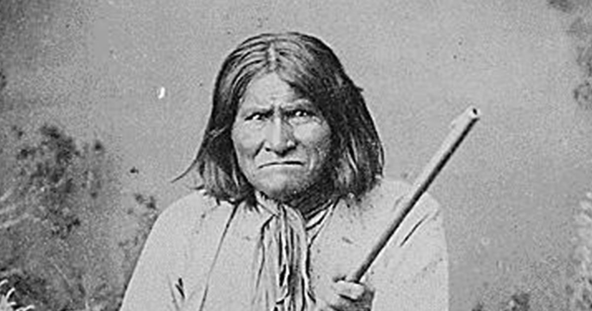 Geronimo's Heirs Sue Secret Yale Society Over His Skull - The New