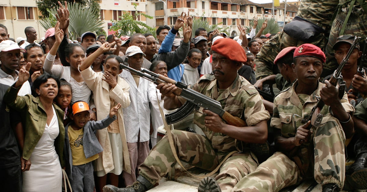 Madagascar Dozens Of Soldiers Seize A Palace   090316 Madagascar Hmed12p 