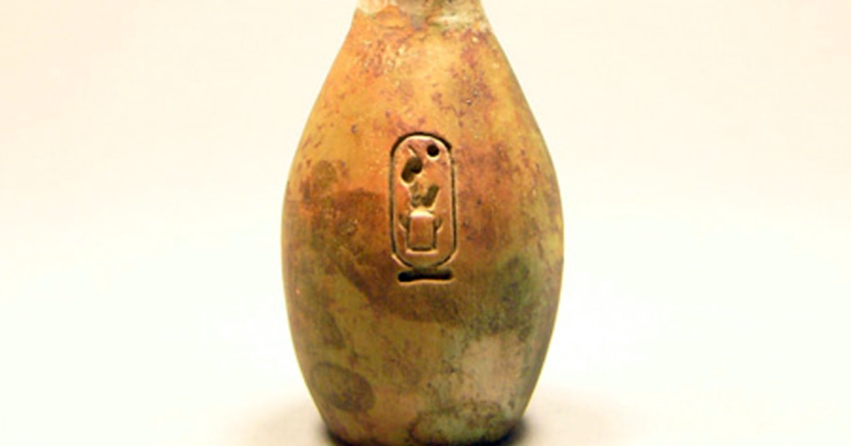 What does an Egyptian pharaoh smell like?