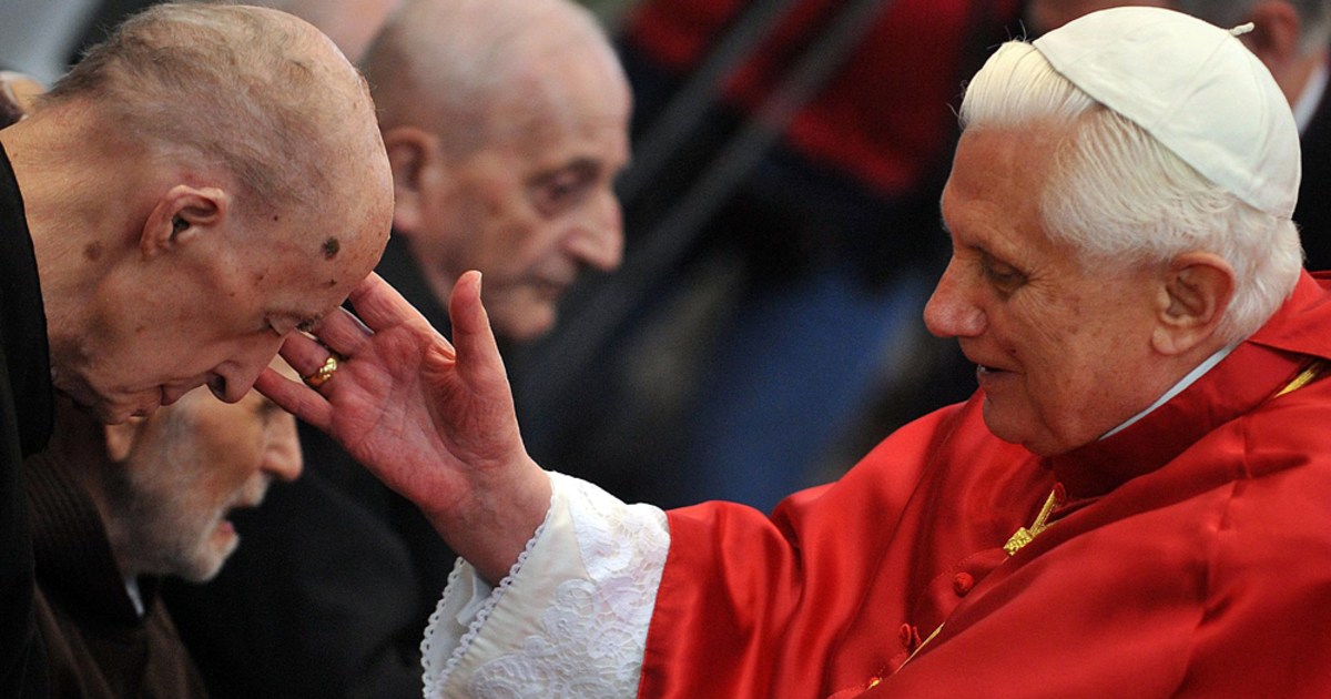 Pope holds Mass for up to 50,000 near Prague