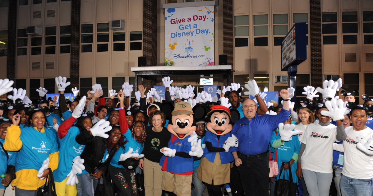 Disney offers free entry to 1 million volunteers