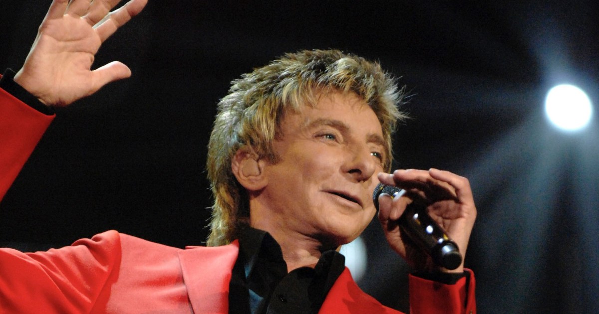 Manilow keeps it romantic at new Vegas gig