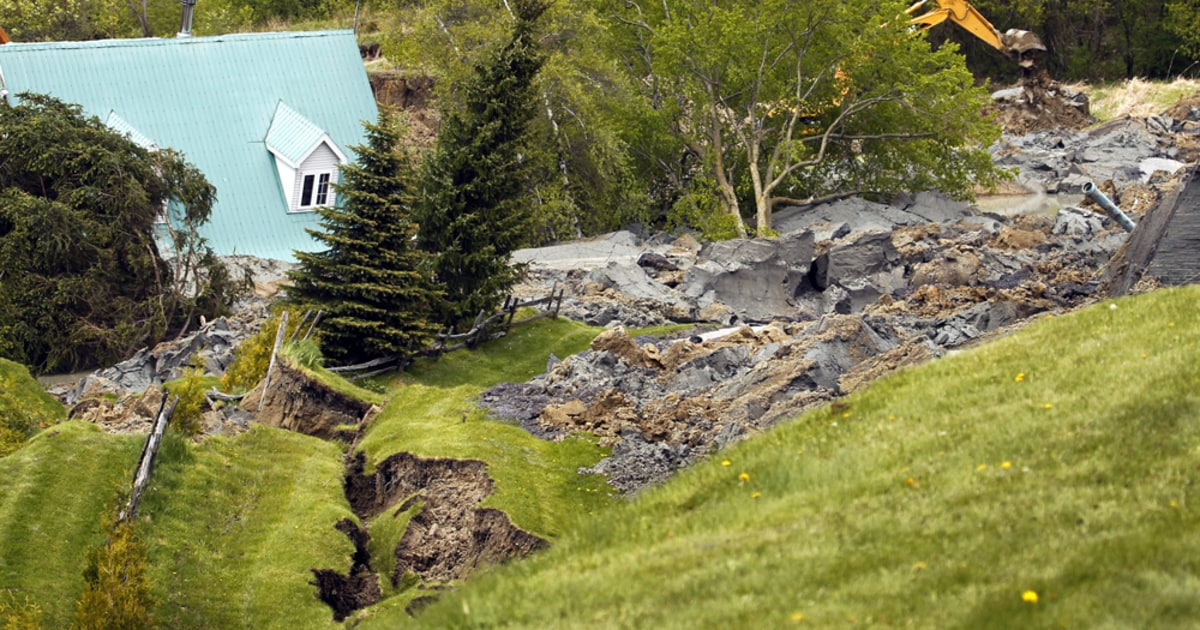 Family of four found dead in Quebec sinkhole