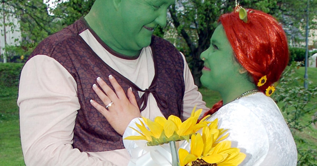 Pair dress as Shrek, Fiona for wedding