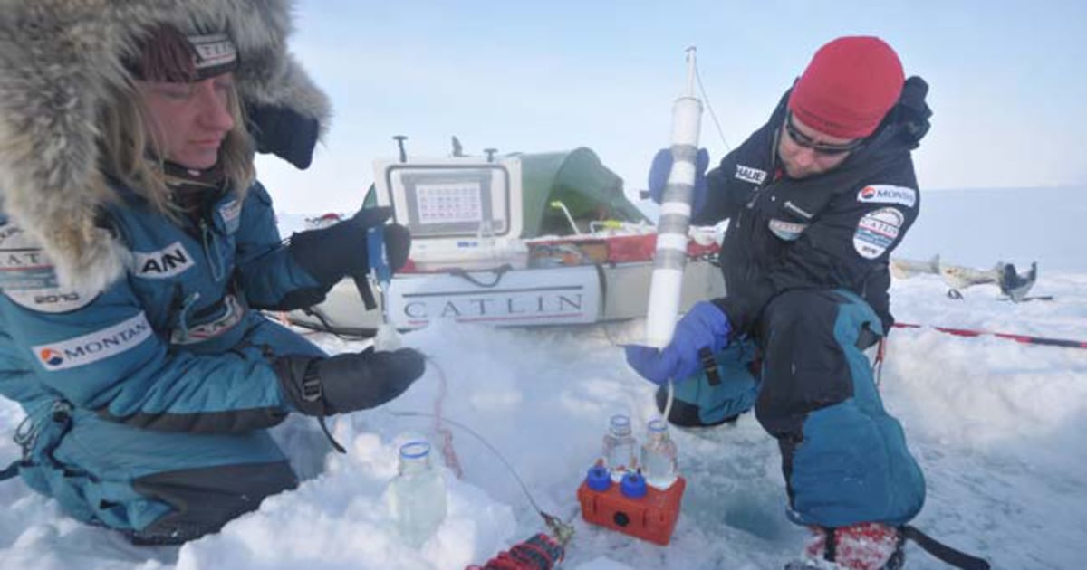 Explorers drill first hole at North Pole