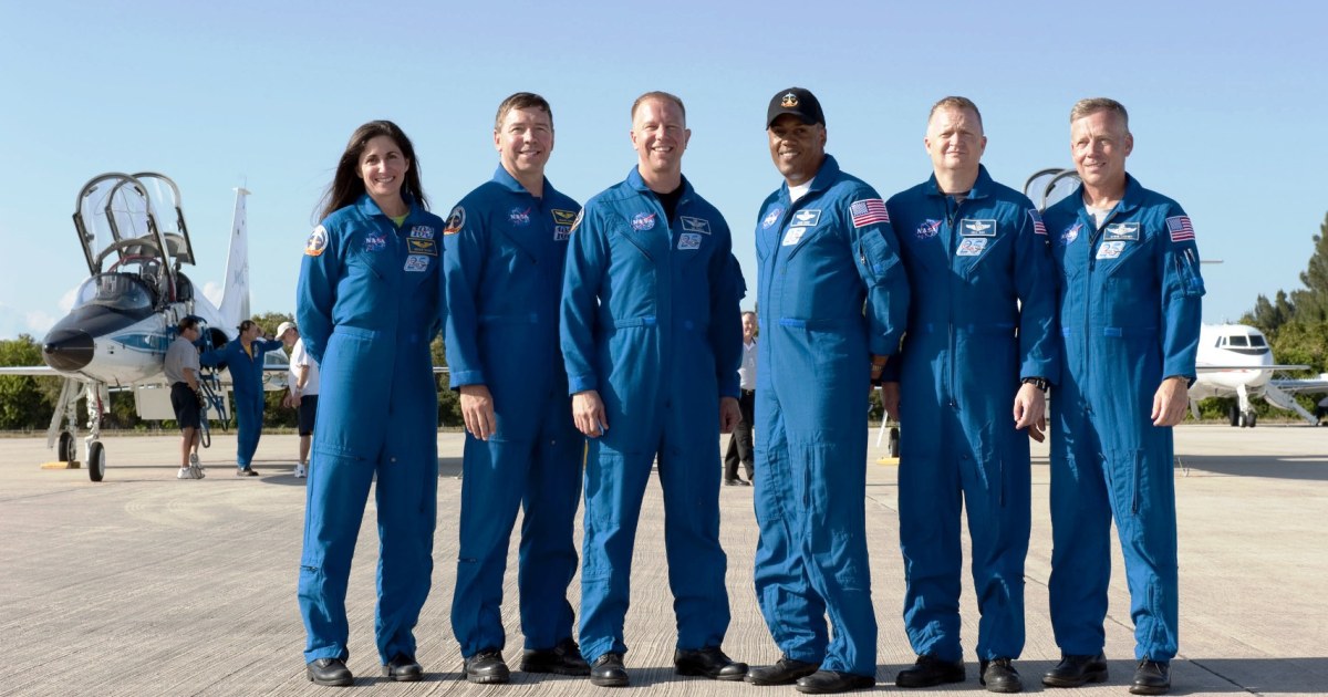 Discovery's last crew arrives for launch