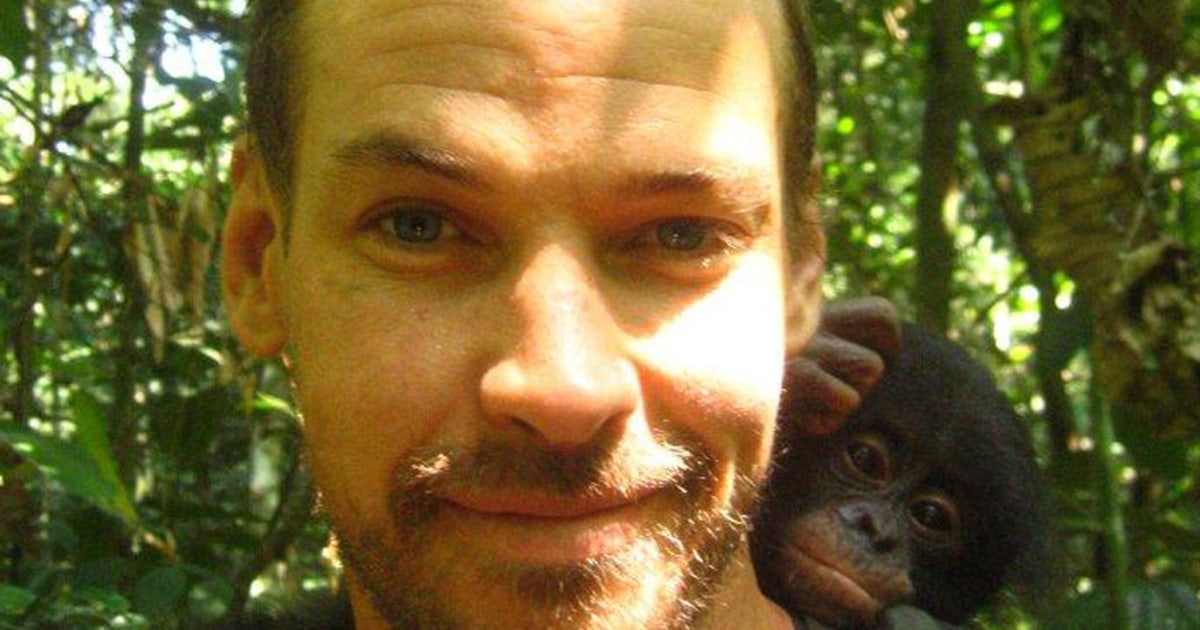 Crocodile attacks kayakers, drags guide away