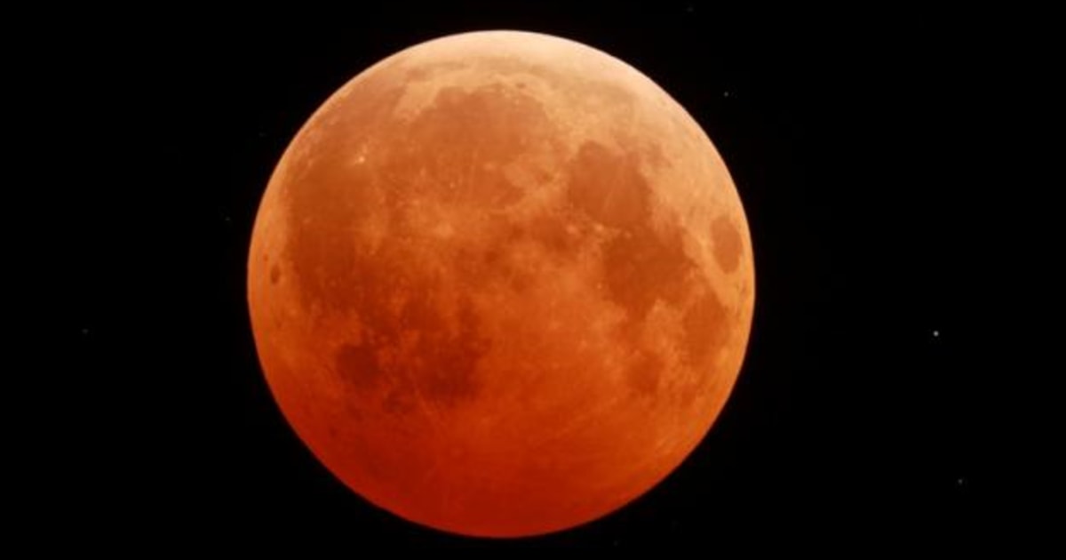Stunning lunar eclipse photos reveal bloodred moon