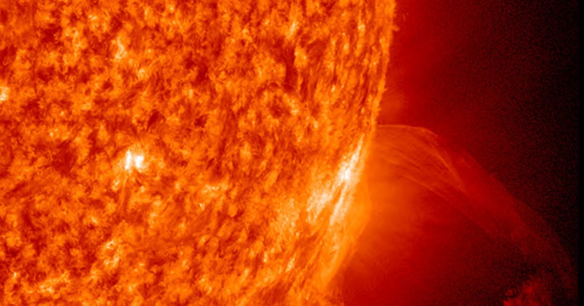 Solar eruption creates spectacular 'sun tentacle'