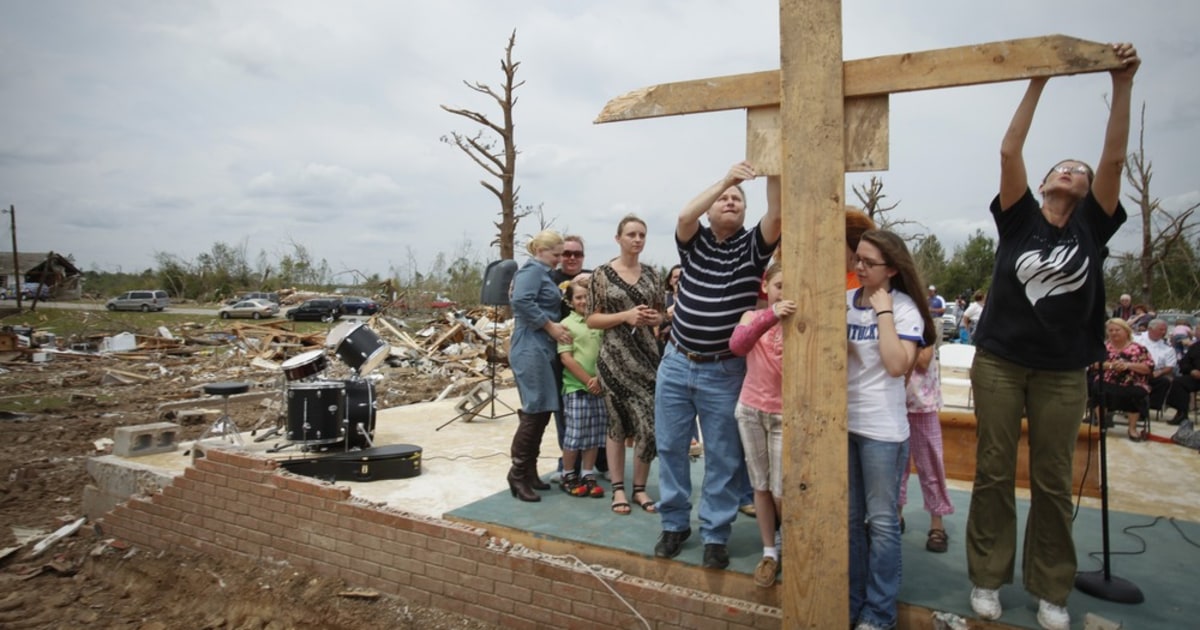 Storm survivors turn to faith and feds