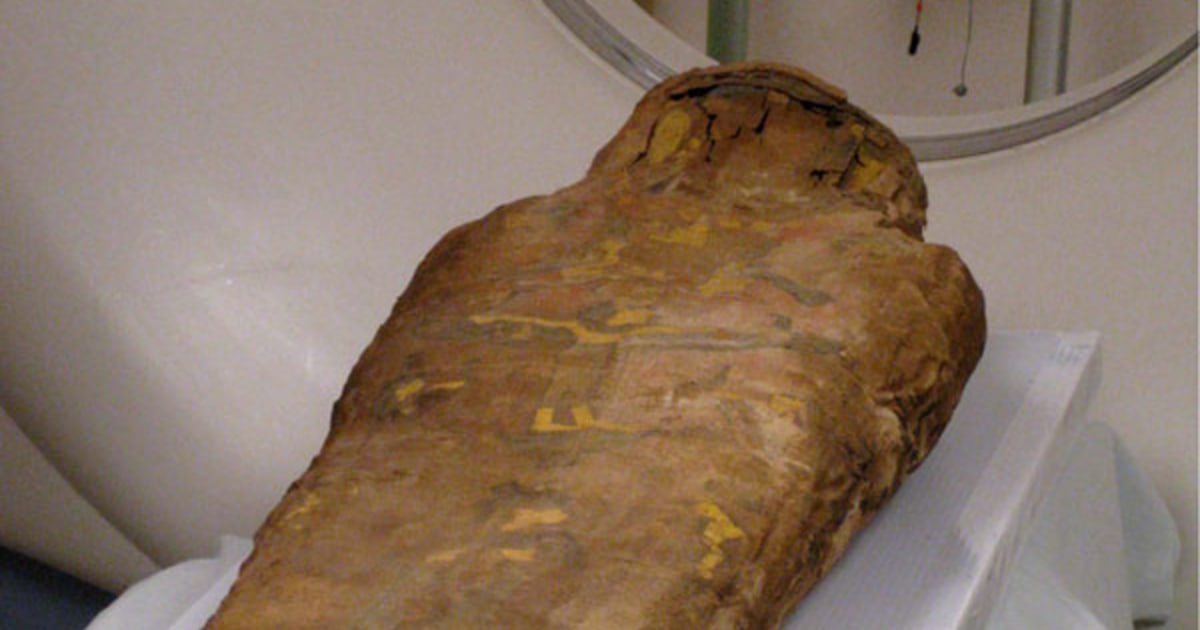 Child mummy is keeping its sex under wraps