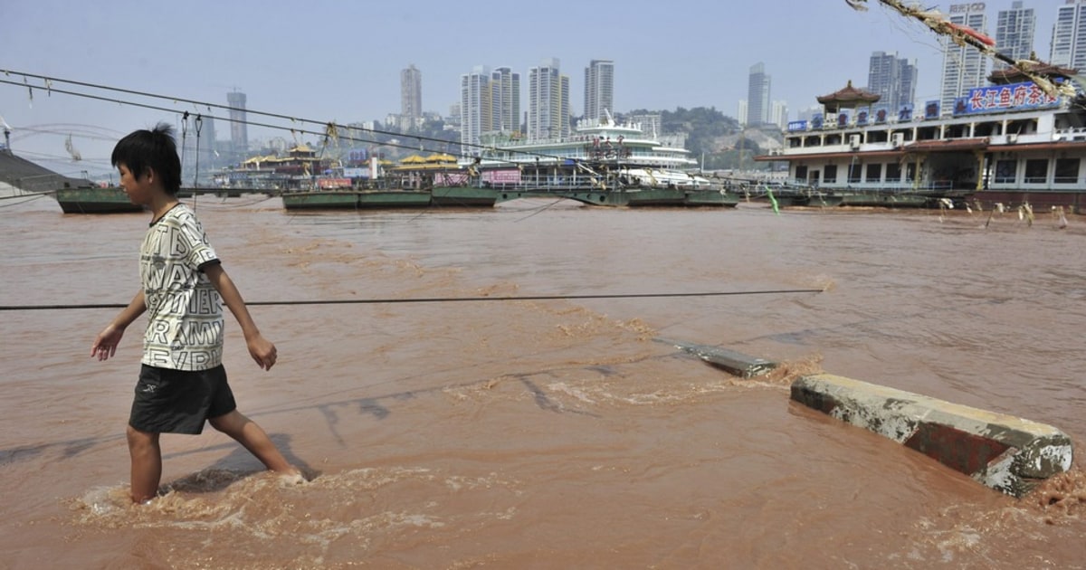 Why did China's Yangtze River turn as red as tomato soup?