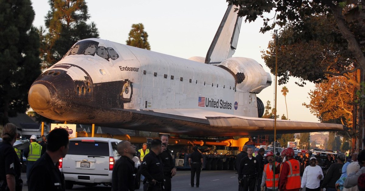 Parade moves last shuttle fuel tank to museum for Endeavour display –  Spaceflight Now