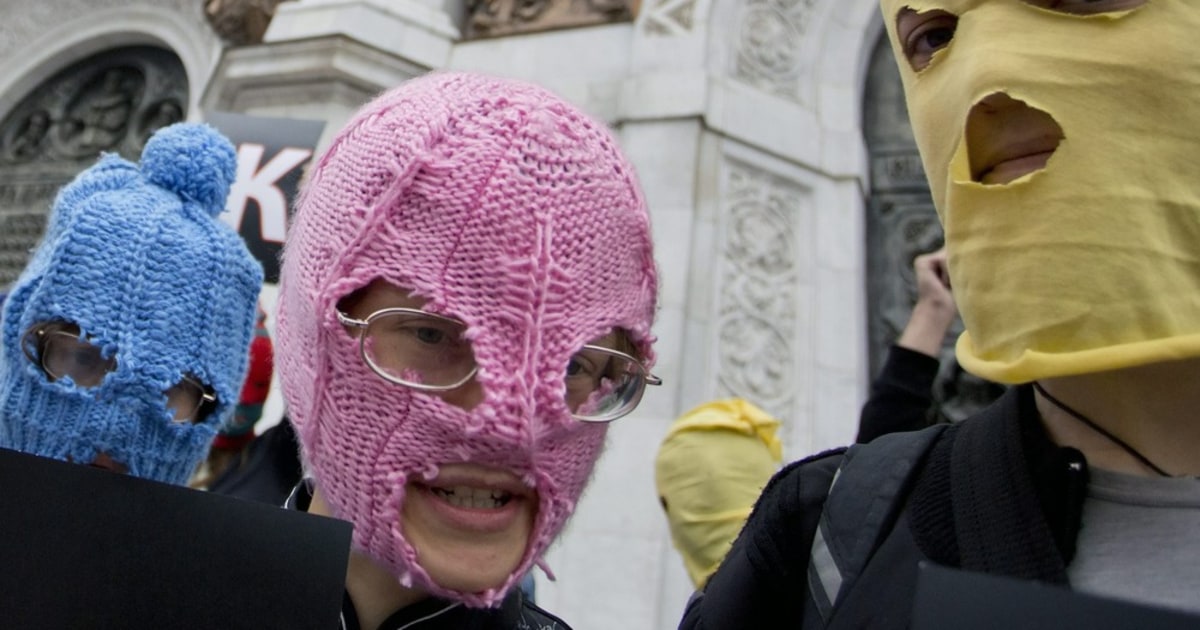 'Pussy Riot' fans stage flash mob in Moscow