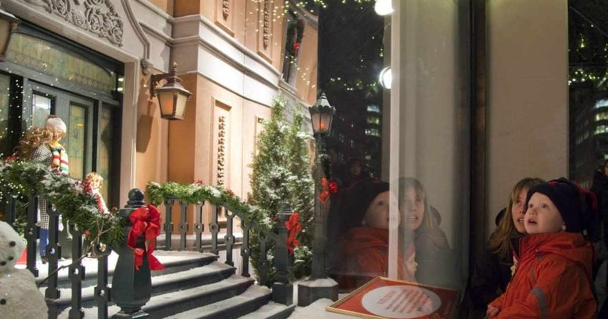 See the 2020 Holiday Window Displays by Department Stores – Footwear News