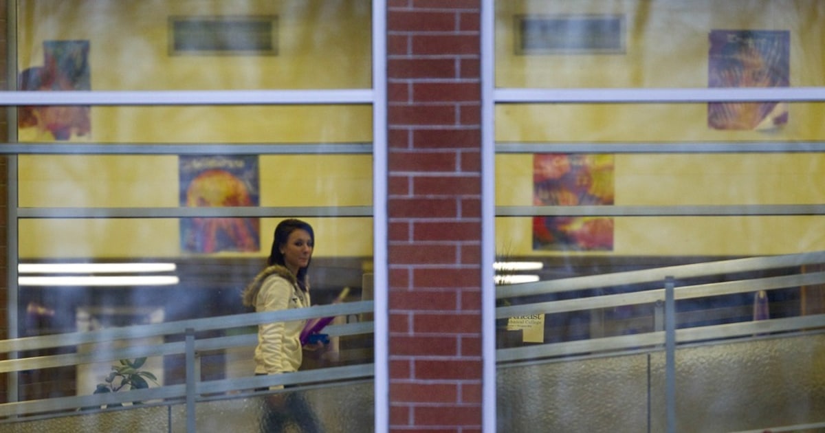 wis-high-school-reopens-after-class-held-hostage