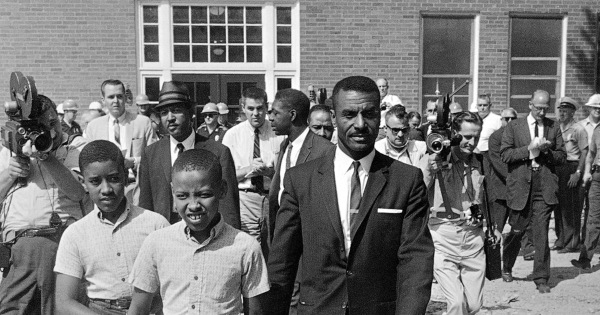 Civil rights leader Shuttlesworth dies