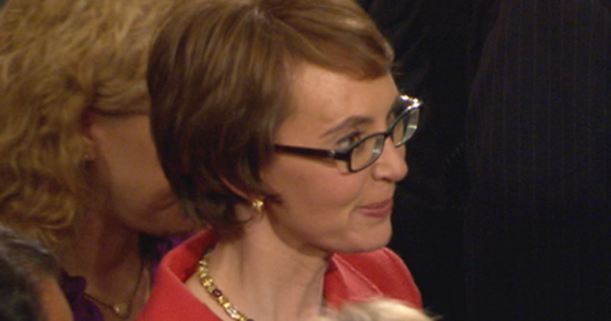 Giffords ‘brought grace and respect to our state’