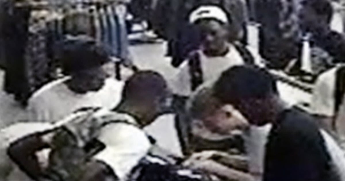 Flash Rob Flash mob robs store, leaves with $3k worth of jeans