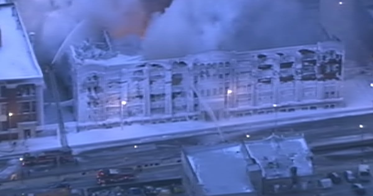Burnedout Chicago warehouse reignites