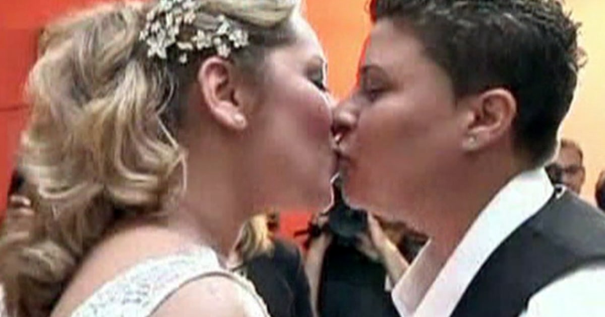 Same-sex couples wed in Brazil