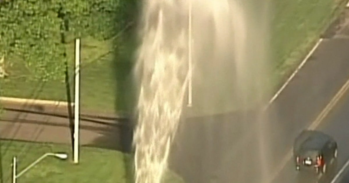 Water main break triggers geyser in Missouri