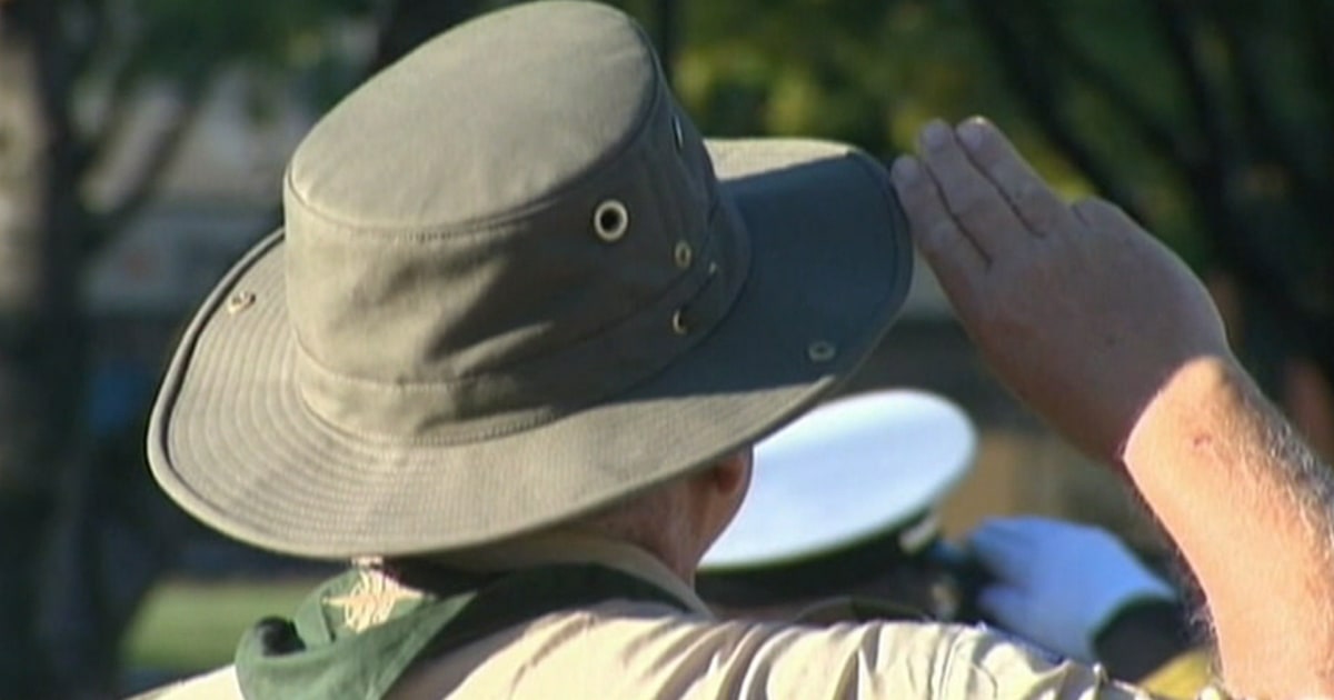 Boy Scouts end ban on gay leaders, with religious exception
