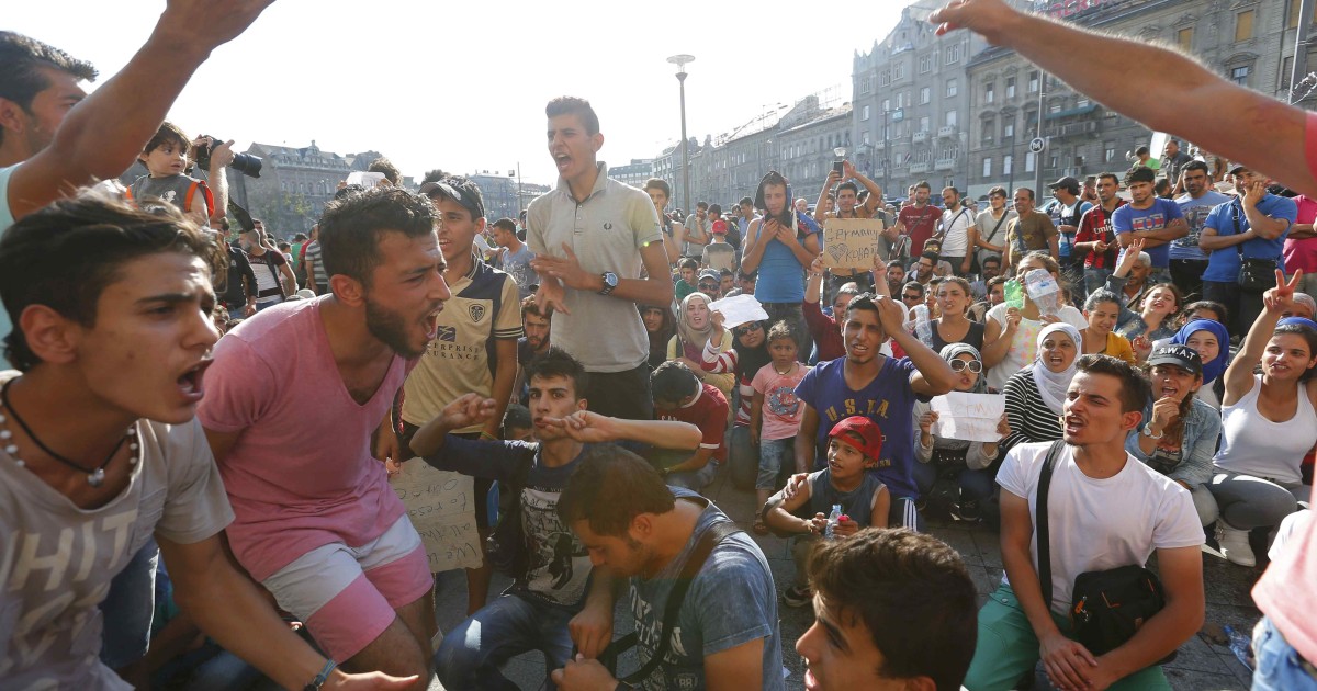 Protests Swell in Budapest as Police Shut Train Station