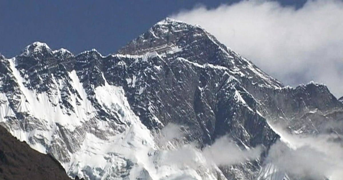 3 climbers die on Mount Everest; 2 others missing