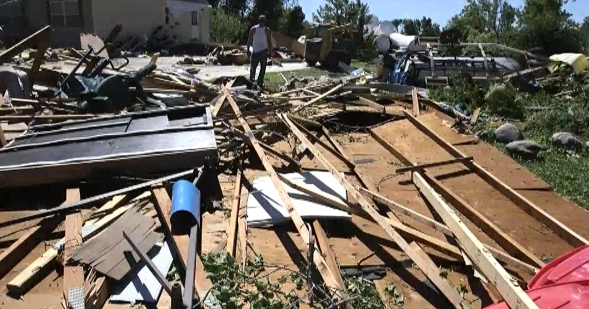 Minnesota Residents Cleaning Up After Tornado Hits Town
