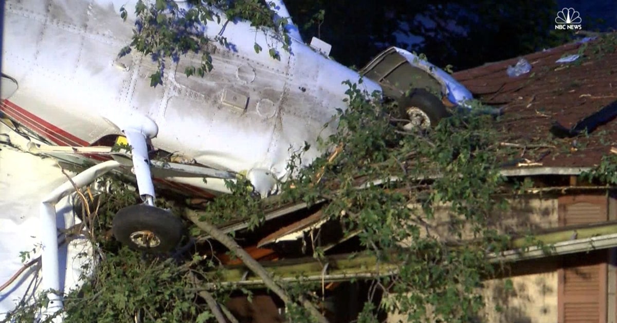 Small Plane Crashes Into Indiana House