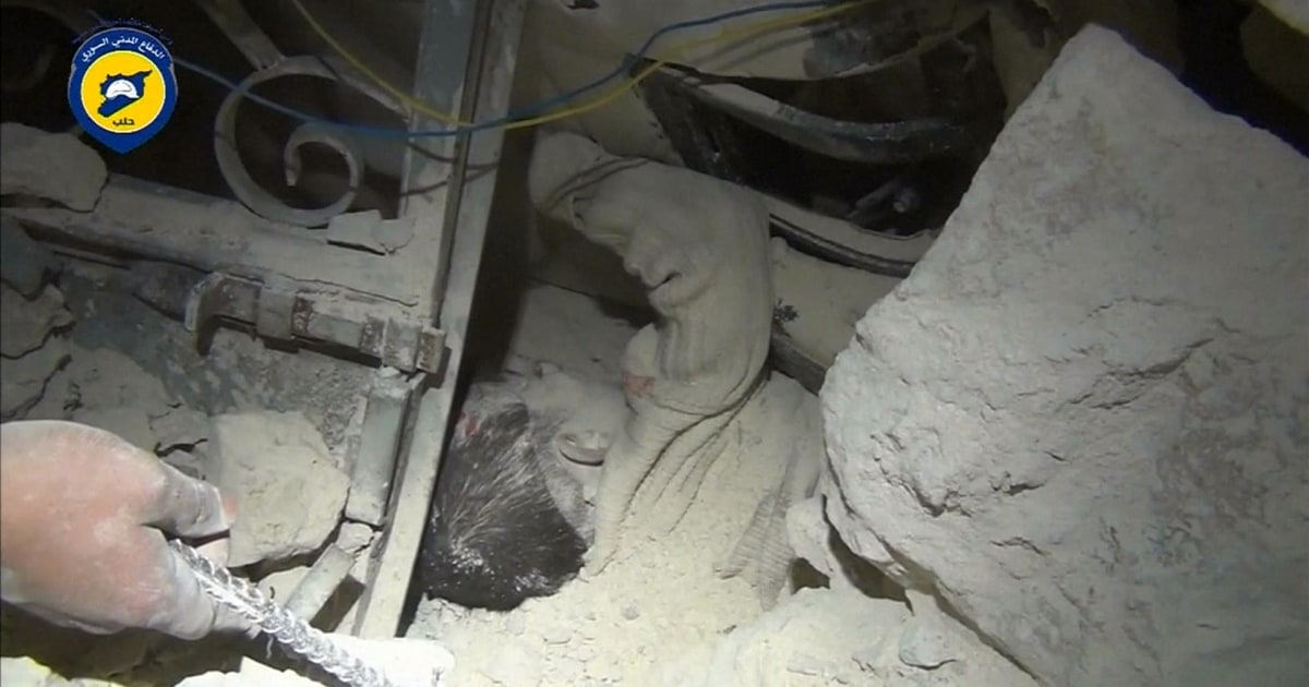 Stunning Video Shows Rescuers Rushing to Save Children From Rubble in ...