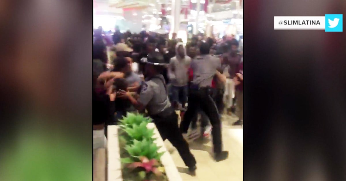 Fights break out at malls across U.S.