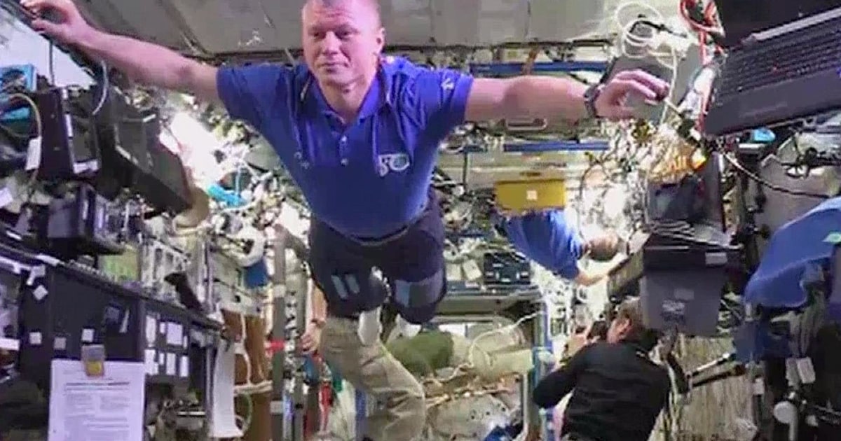 Astronauts Nail the Mannequin Challenge in Zero Gravity