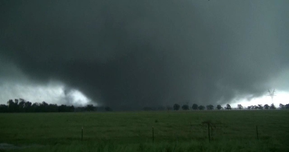 Texas Wedge Tornado Captured on Video By Storm Chaser