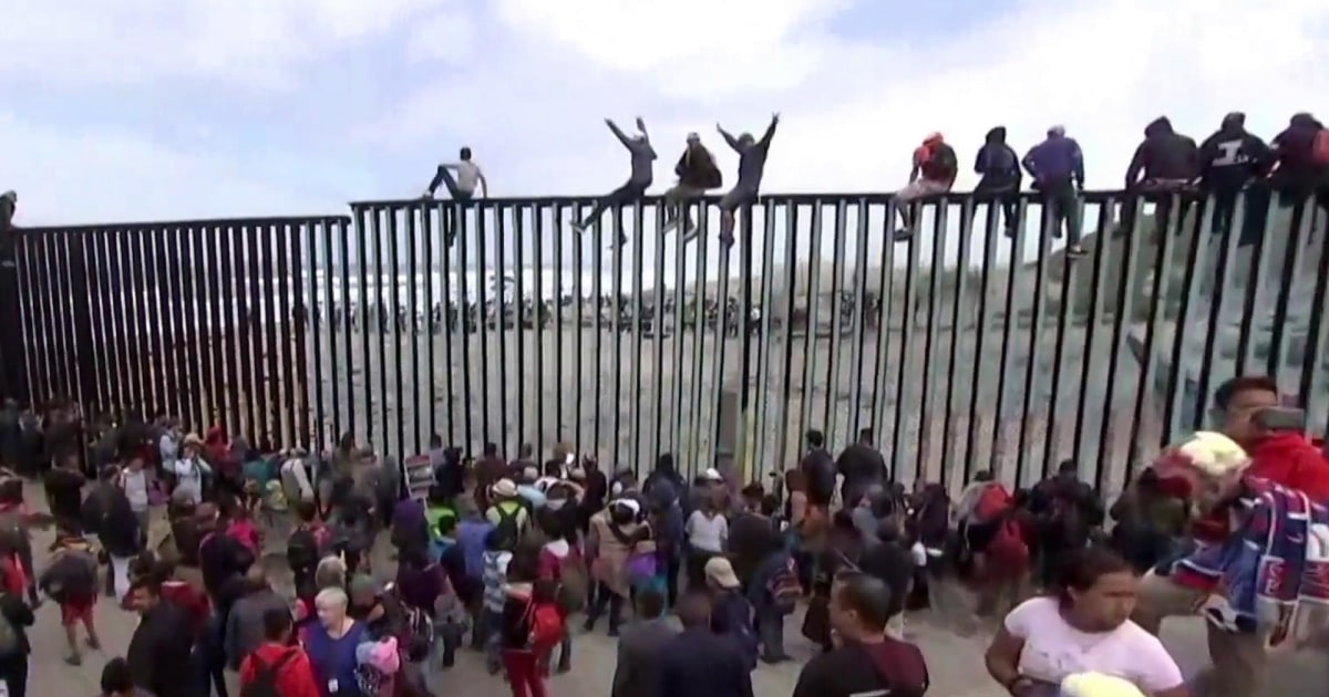 Caravan of migrants readies for immigration showdown at U.S. border