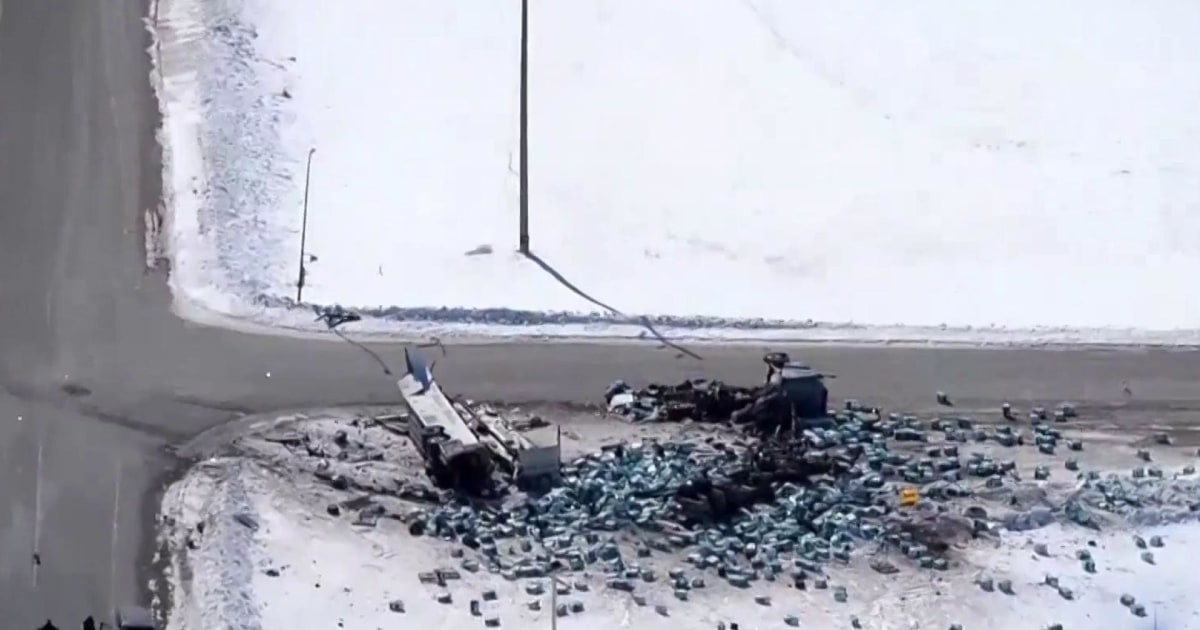 Two victims misidentified in Canadian hockey team bus crash