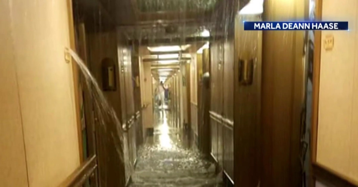 Carnival Cruise ship returns to port after water line break