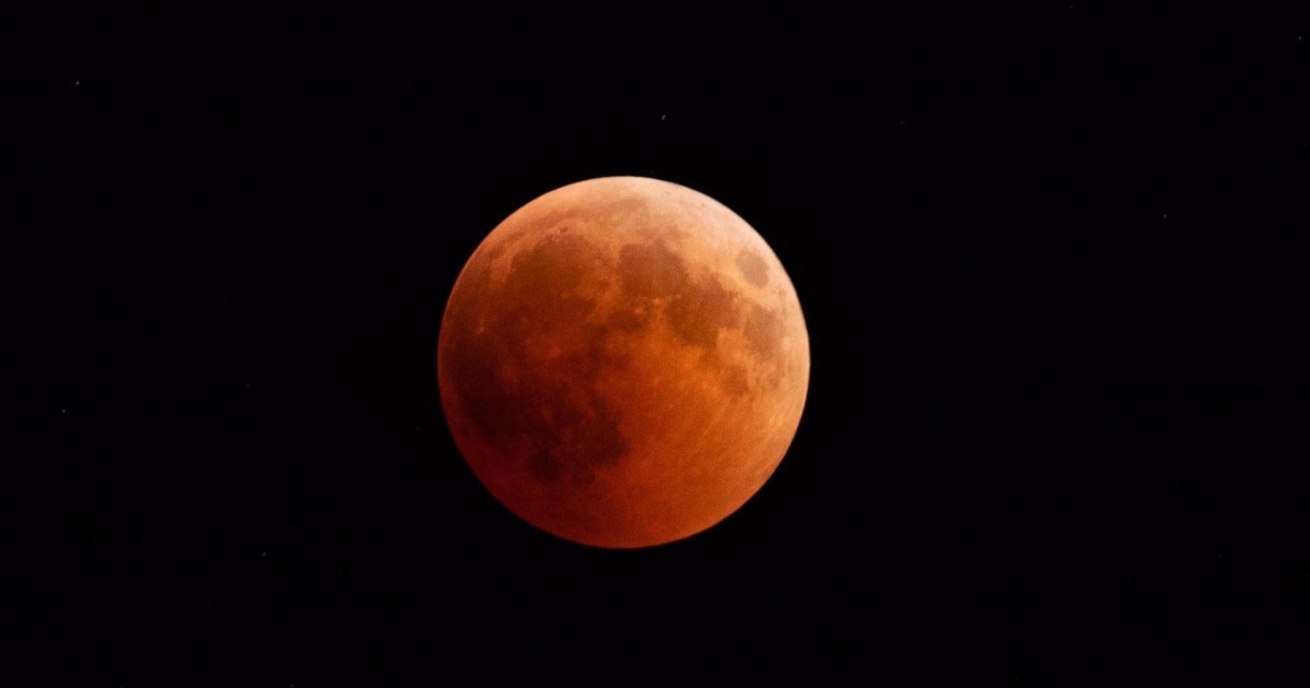 Space Is Awesome Watch The Total Lunar Eclipse Space Is Awesome Watch The Total Lunar Eclipse