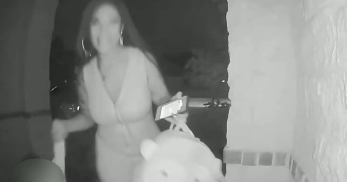 Video shows Texas woman abandoning child on doorstep