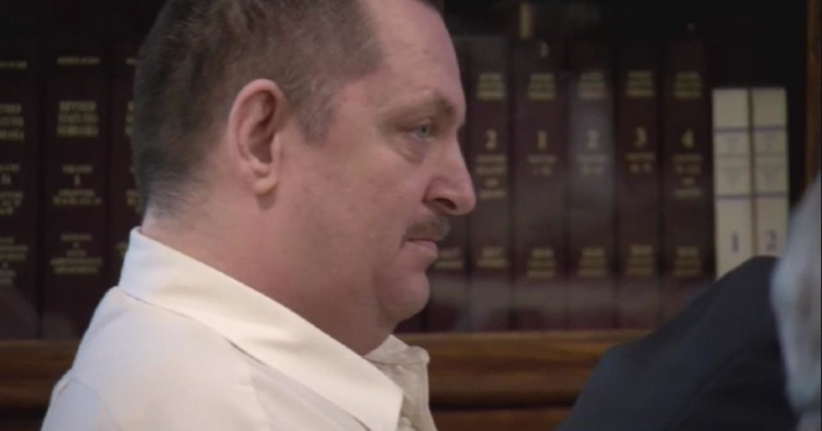 Nebraska man cuts his own throat in court, will remain in handcuffs for trial
