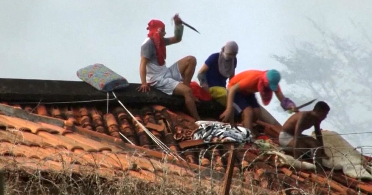 Prison riot between rival gangs leaves victims decapitated 