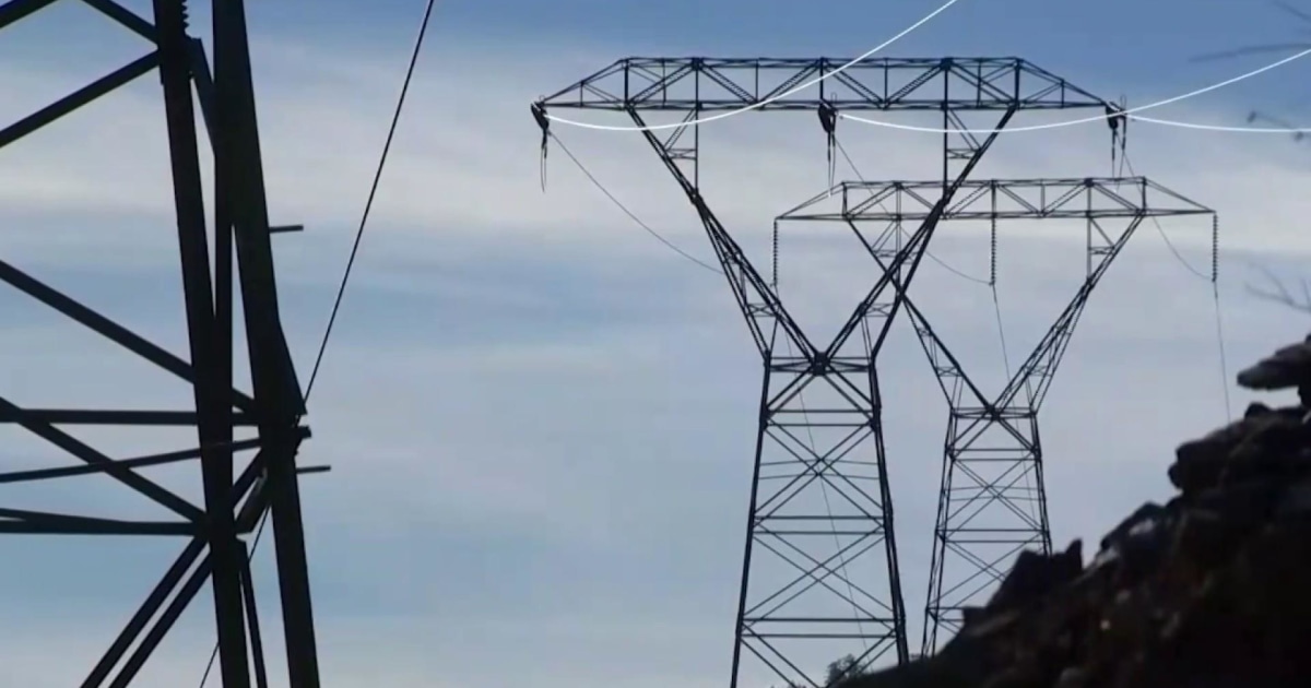 California utility cuts power to hundreds of thousands amid wildfire fears