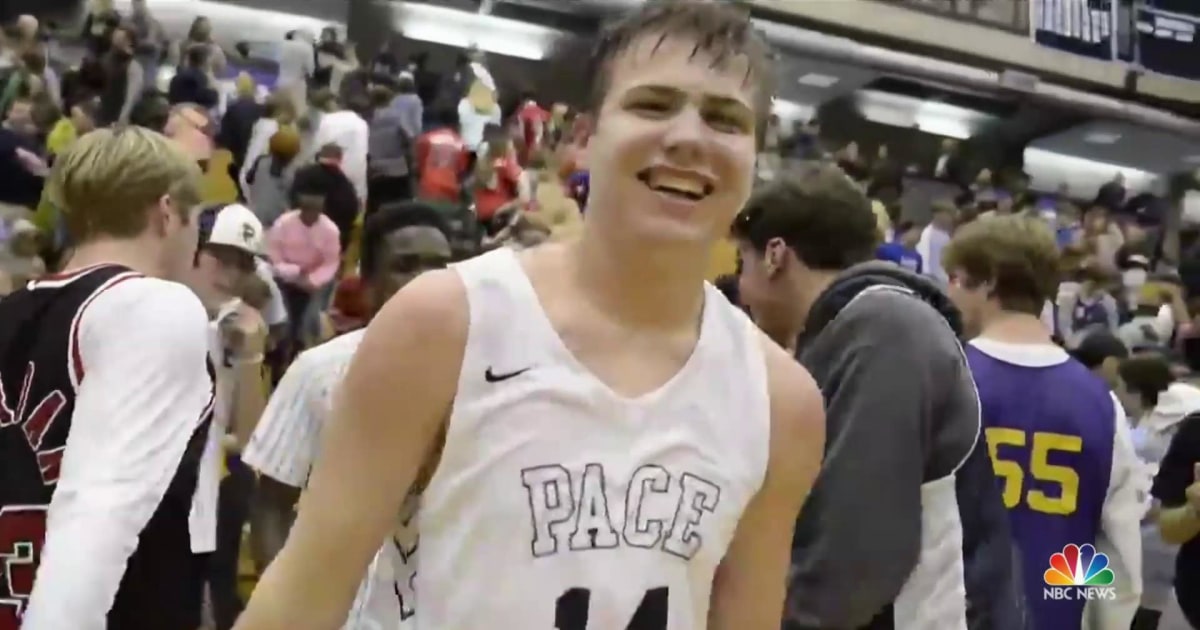 Basketball team manager has surprising moment on the court